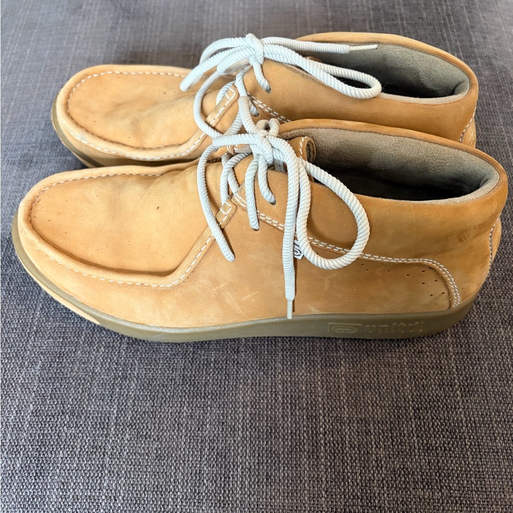 Classic Tan Leather Men’s Casual Unlted Rhino Chukka Boots